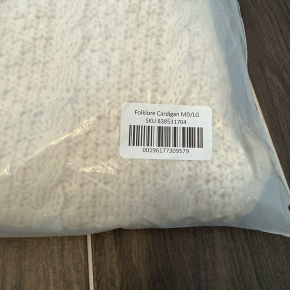 🦋 Authentic Taylor Swift Folklore Cardigan M/L 🦋 - Picture 5 of 6